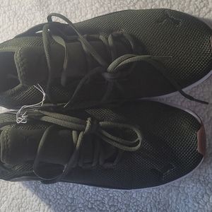 Puma shoes, 9.5, green and White